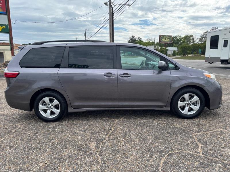 Toyota Sienna LE 2019