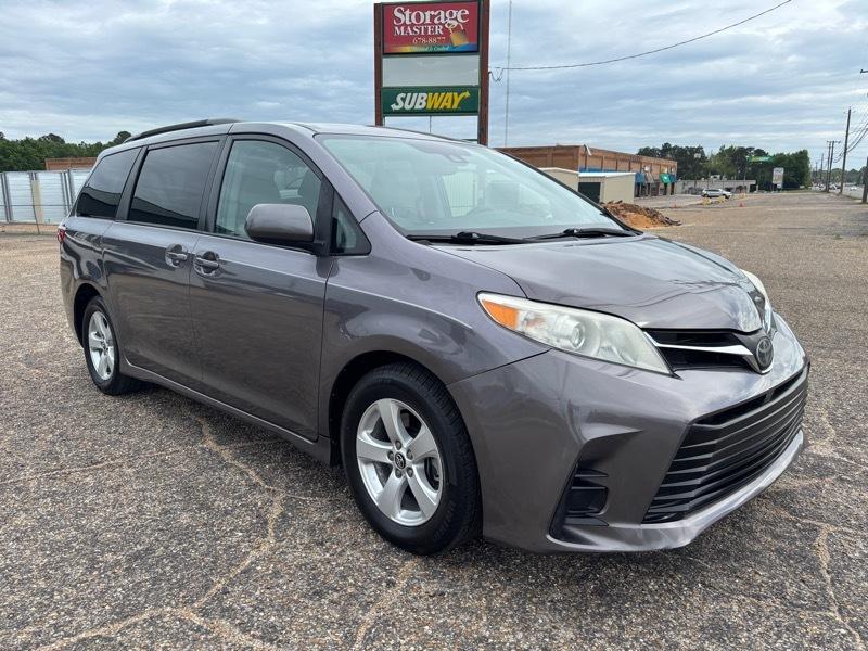 Toyota Sienna LE 2019