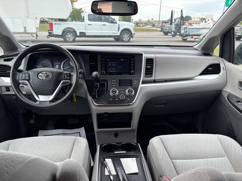 Toyota Sienna LE 2019