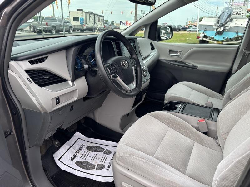 Toyota Sienna LE 2019