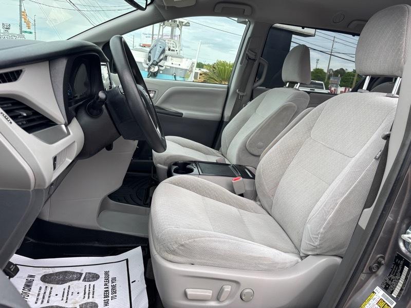 Toyota Sienna LE 2019