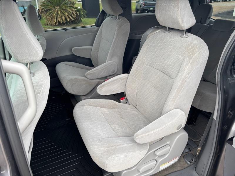 Toyota Sienna LE 2019