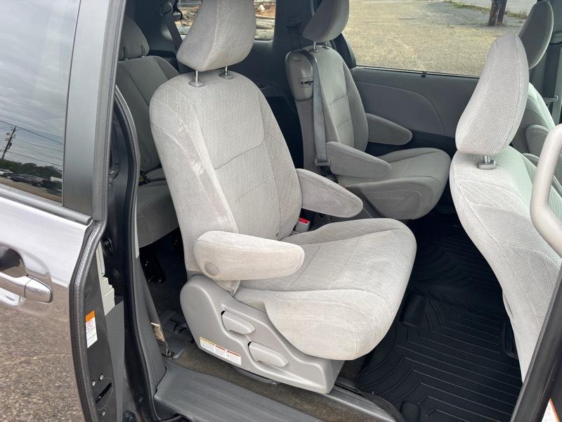 Toyota Sienna LE 2019