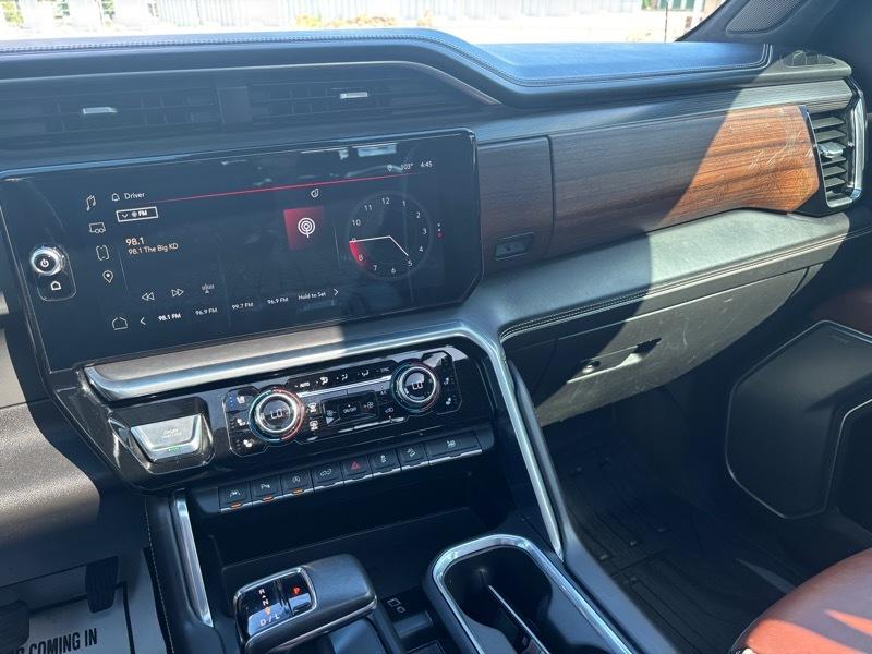 GMC Sierra 1500 Denali Ultimate Crew Cab 4WD 2022
