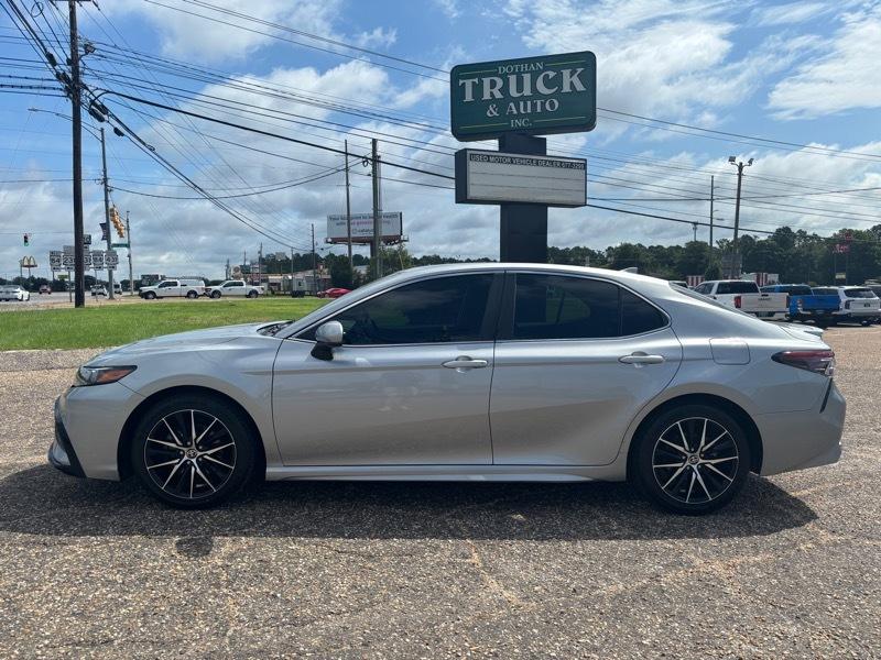 Toyota Camry SE 2021