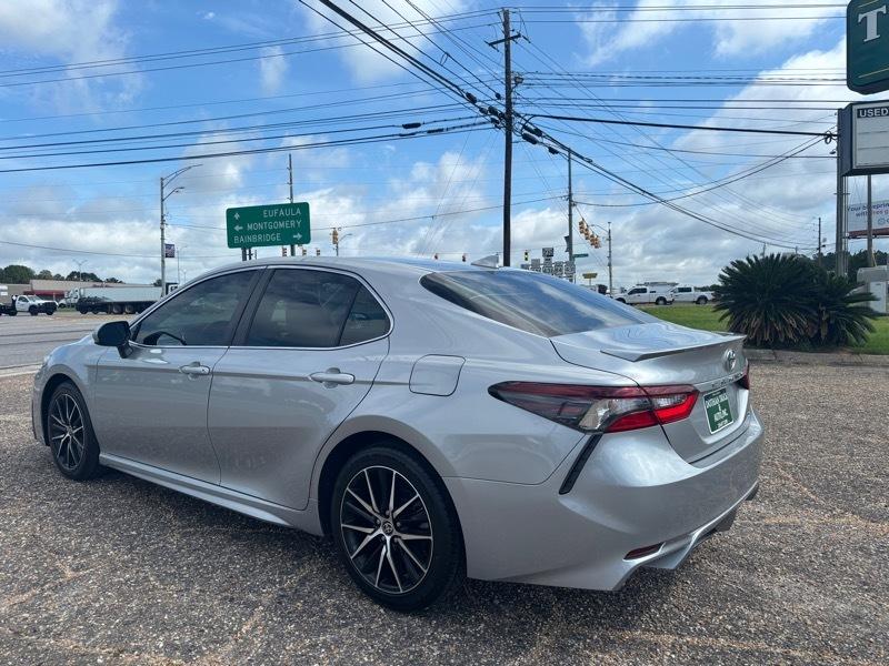 Toyota Camry SE 2021