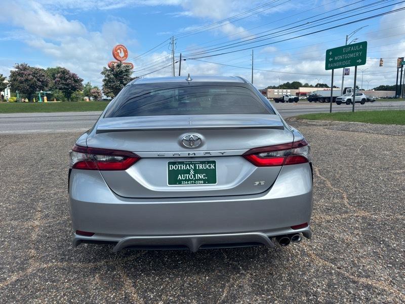 Toyota Camry SE 2021