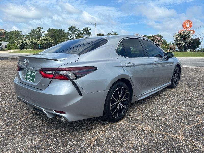 Toyota Camry SE 2021