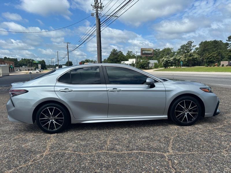 Toyota Camry SE 2021