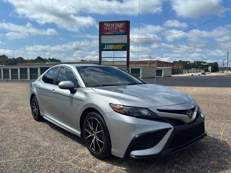 Toyota Camry SE 2021