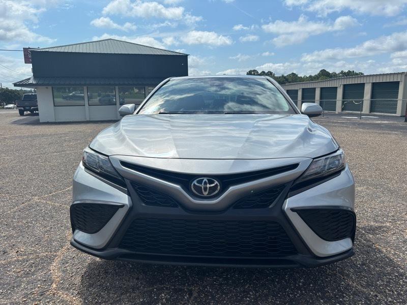 Toyota Camry SE 2021