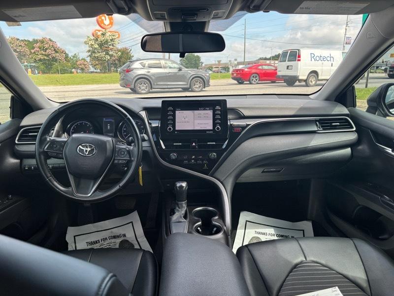Toyota Camry SE 2021