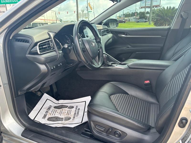 Toyota Camry SE 2021