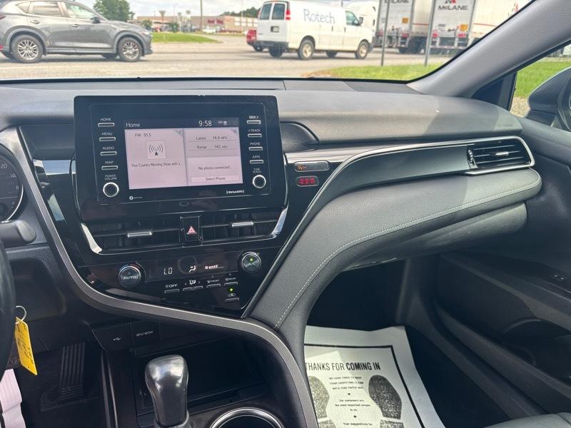 Toyota Camry SE 2021