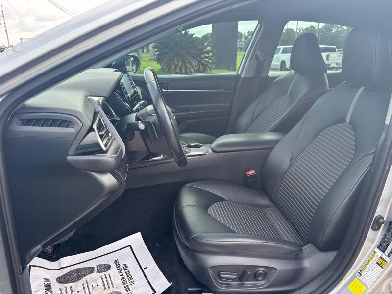 Toyota Camry SE 2021