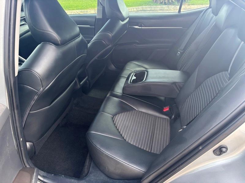 Toyota Camry SE 2021