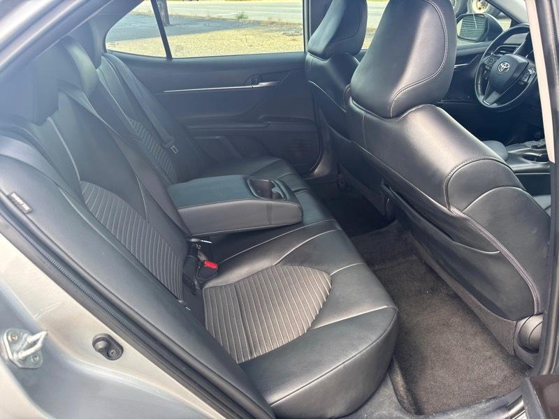 Toyota Camry SE 2021