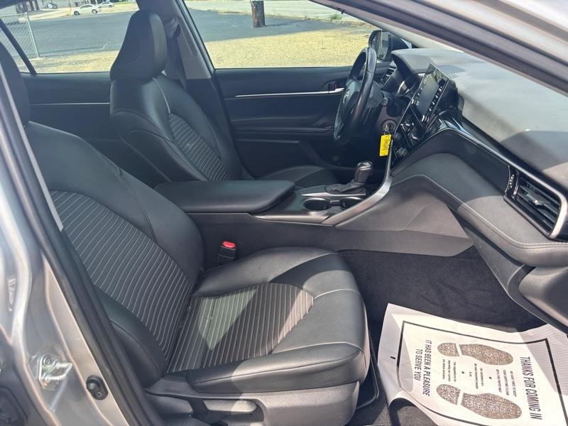 Toyota Camry SE 2021
