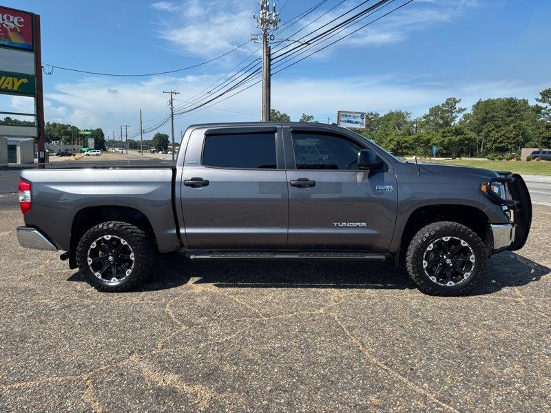 Toyota Tundra SR5 5.7L V8 FFV CrewMax 4WD 2019