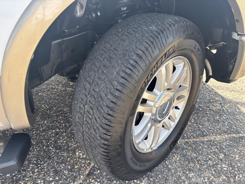 Ford F-150 4WD SuperCrew 139" Lariat 2011