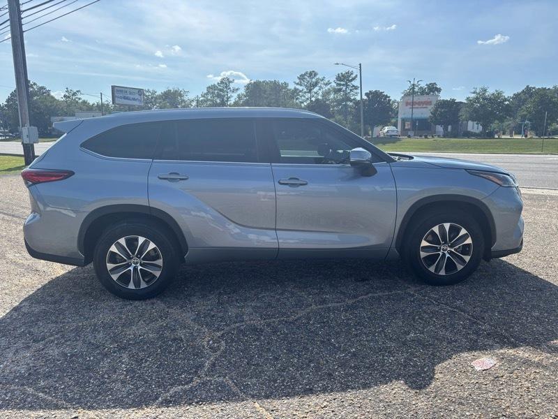 Toyota Highlander XLE FWD V6 2021