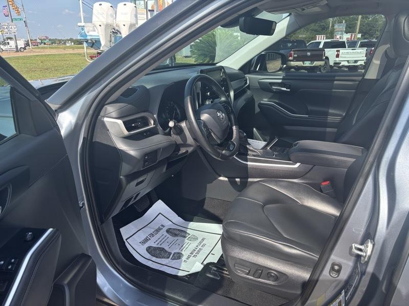 Toyota Highlander XLE FWD V6 2021