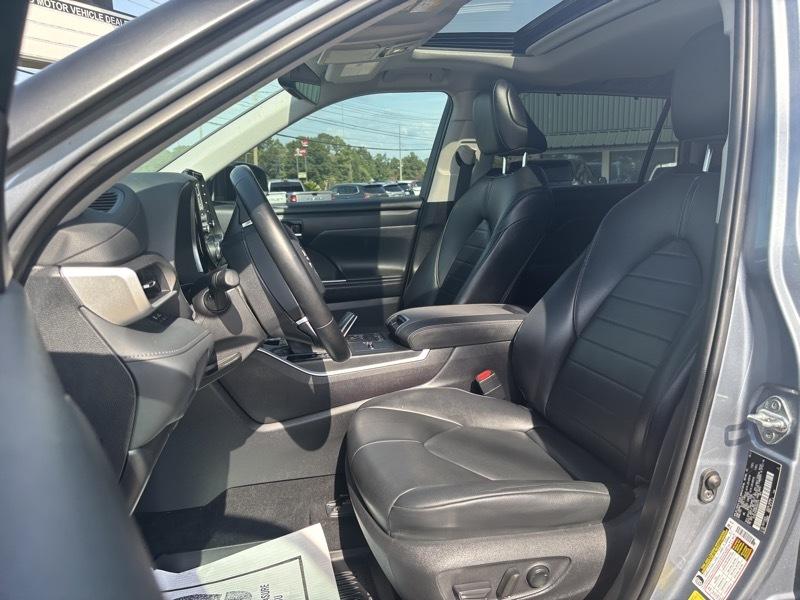 Toyota Highlander XLE FWD V6 2021