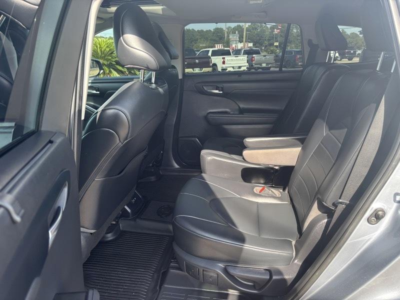 Toyota Highlander XLE FWD V6 2021