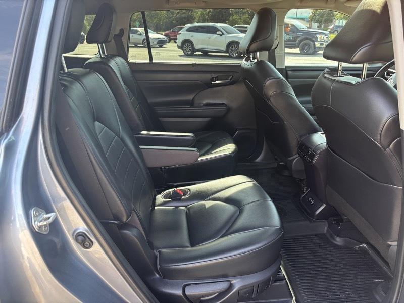 Toyota Highlander XLE FWD V6 2021