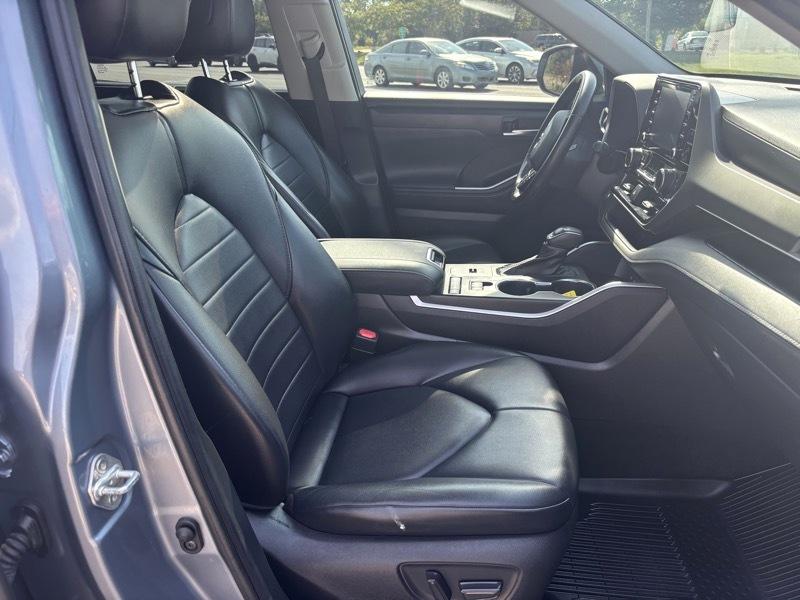 Toyota Highlander XLE FWD V6 2021
