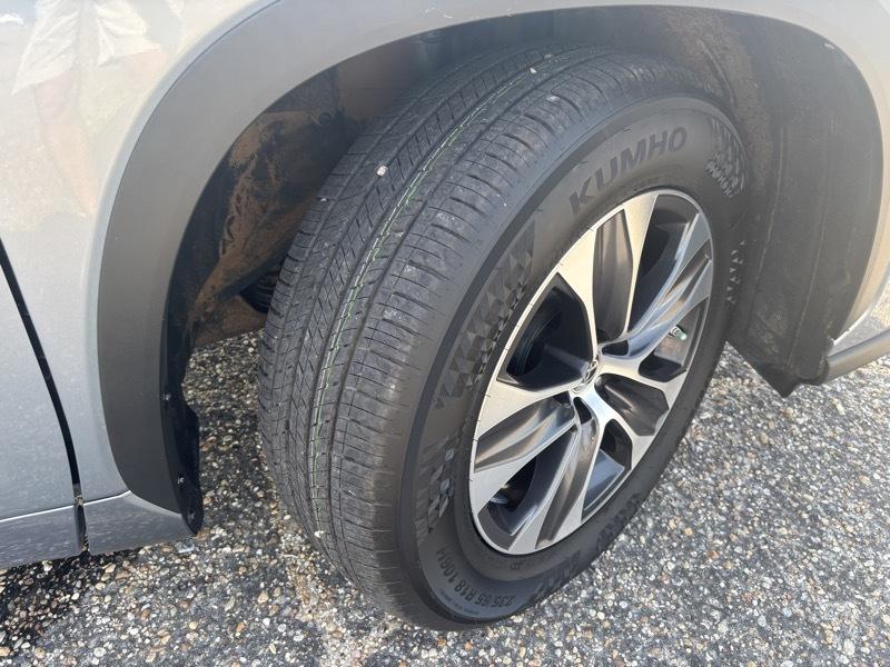 Toyota Highlander XLE FWD V6 2021