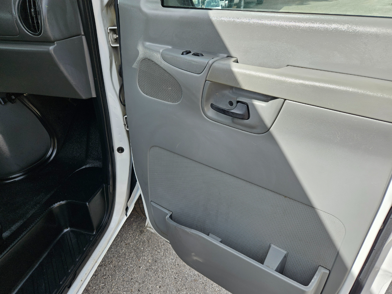 Ford Econoline Wagon  2006 Ford Econoline Wagon  2006