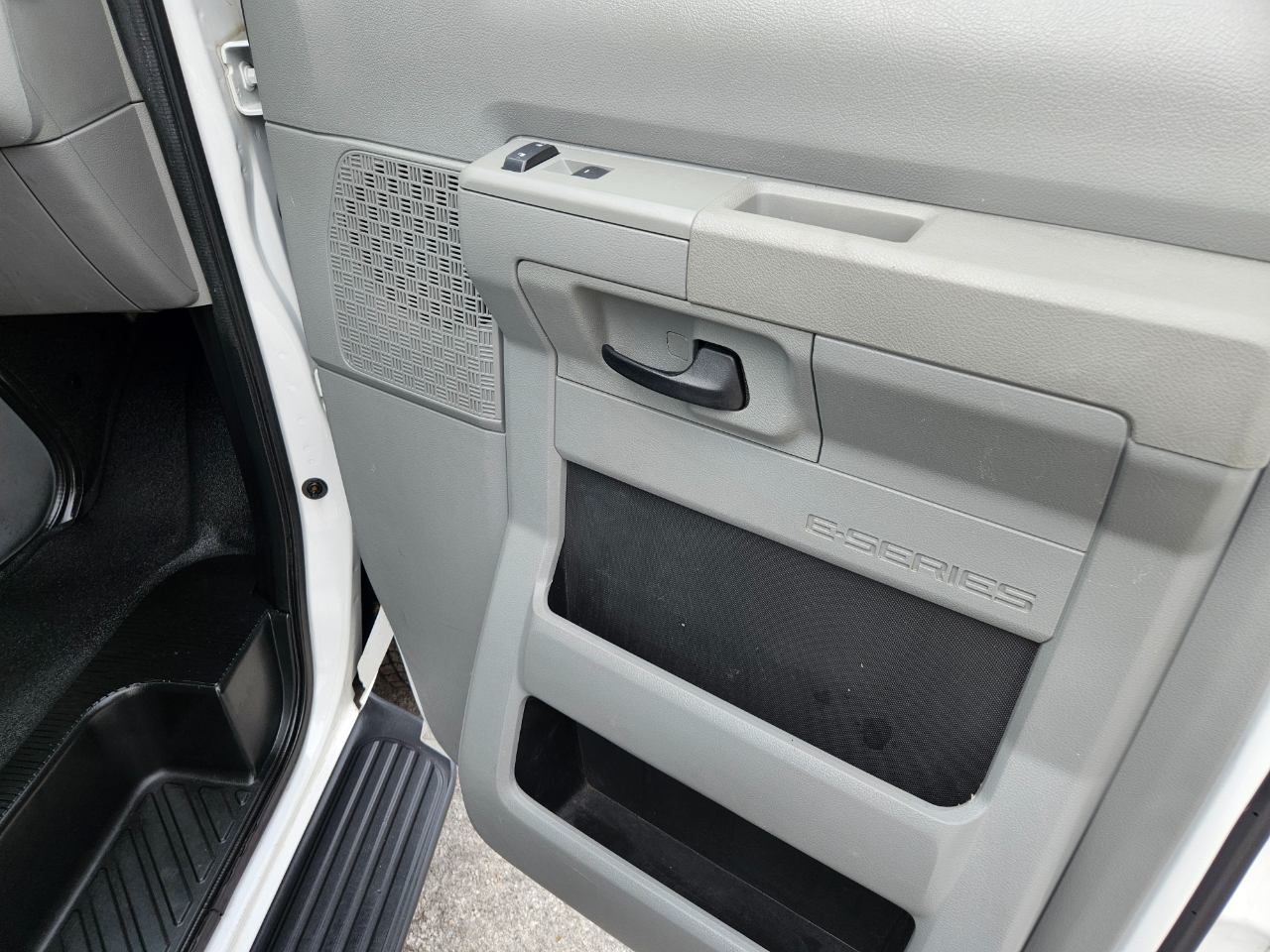 Ford Econoline Wagon  2012