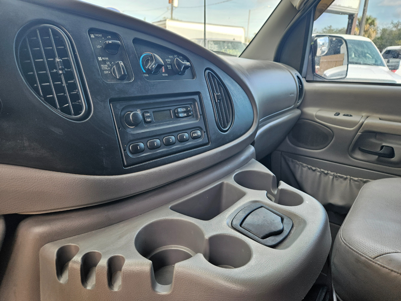 Ford Econoline Cargo E-350 Super Duty Extended 2001