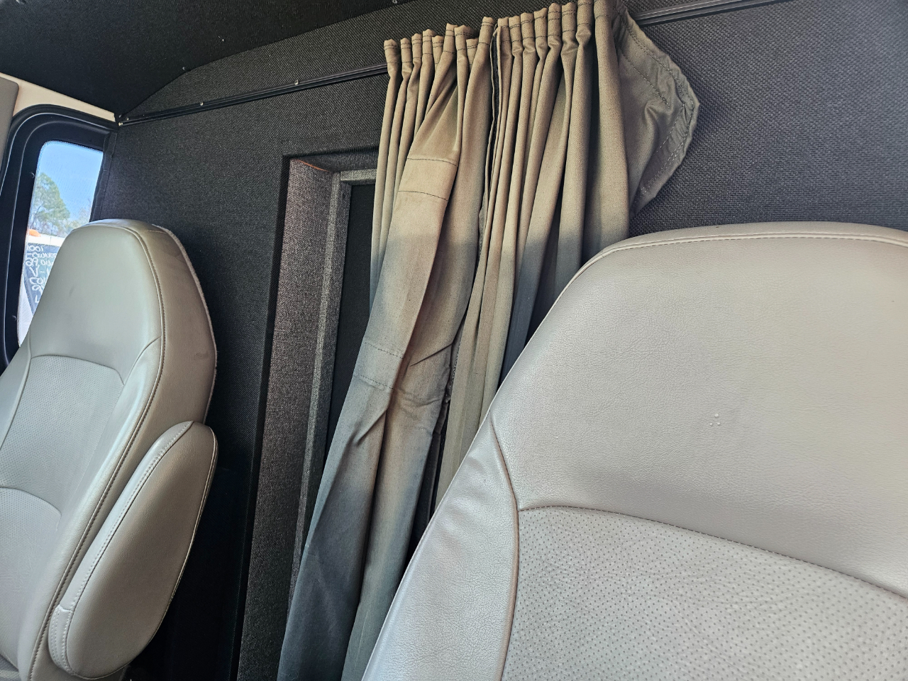 Ford Econoline Cargo E-350 Super Duty Extended 2001