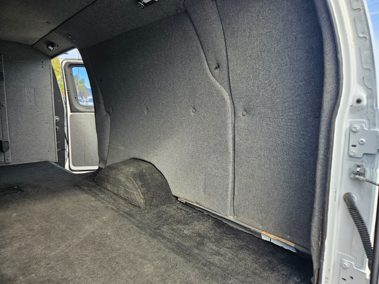 Ford Econoline Cargo E-350 Super Duty Extended 2001