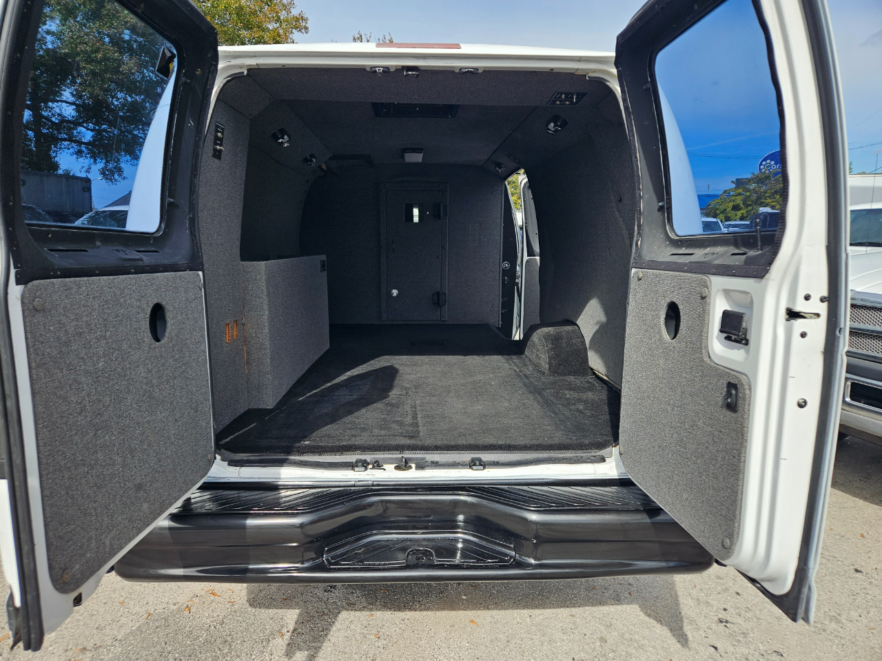 Ford Econoline Cargo E-350 Super Duty Extended 2001