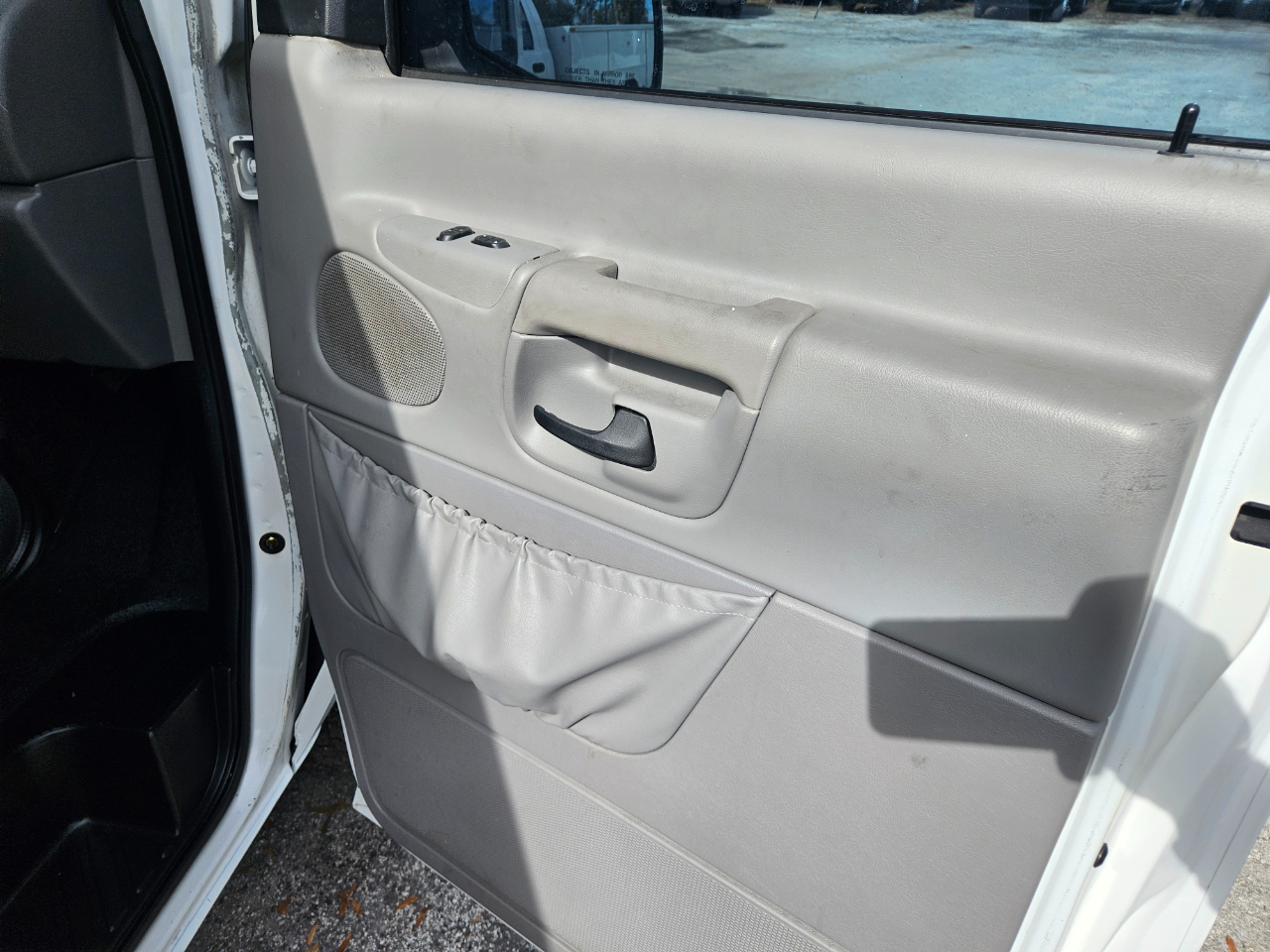 Ford Econoline Cargo E-350 Super Duty Extended 2001