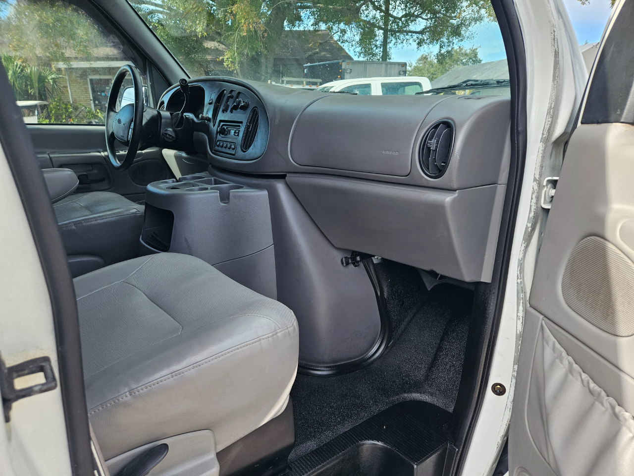 Ford Econoline Cargo E-350 Super Duty Extended 2001