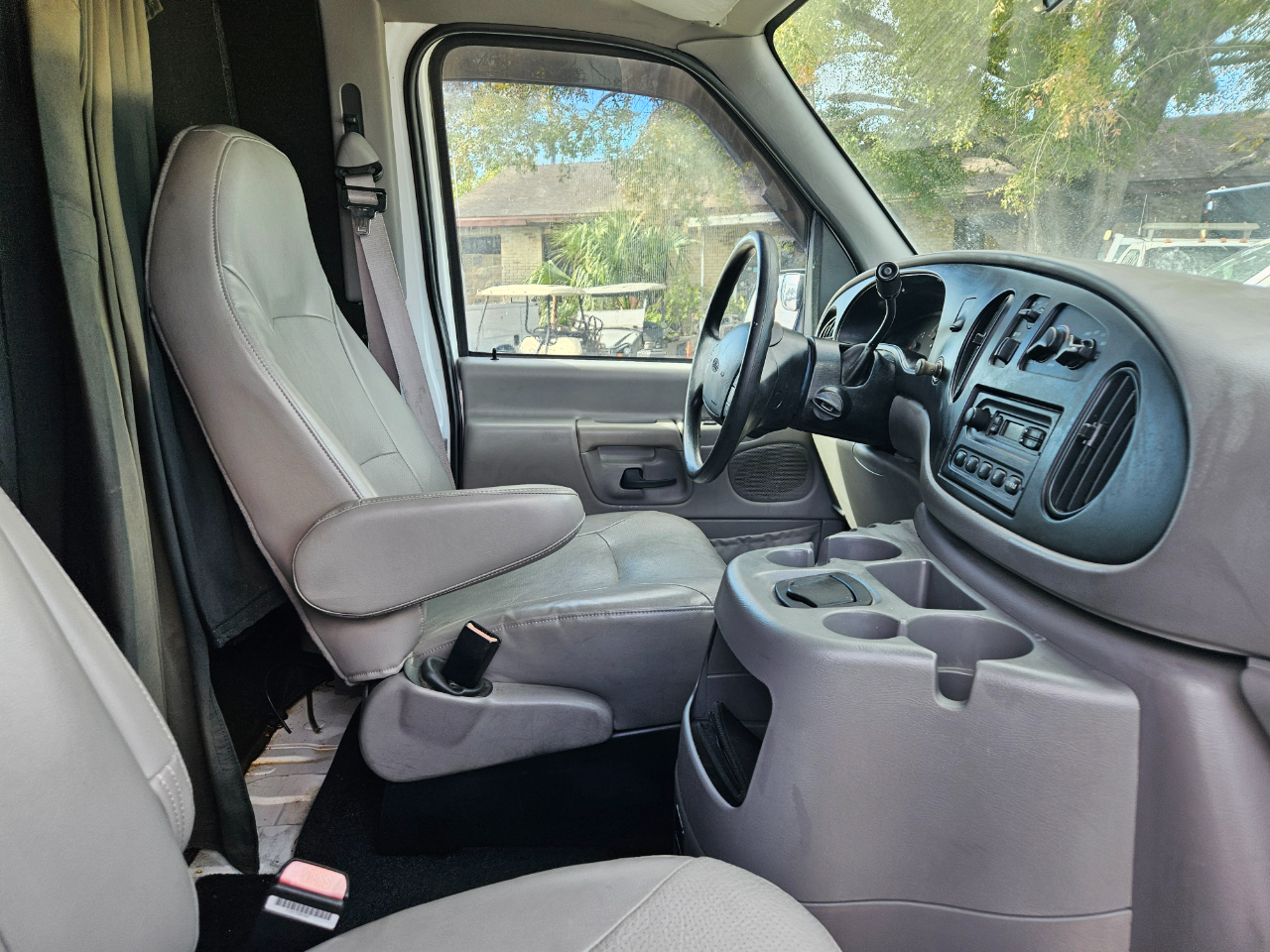 Ford Econoline Cargo E-350 Super Duty Extended 2001