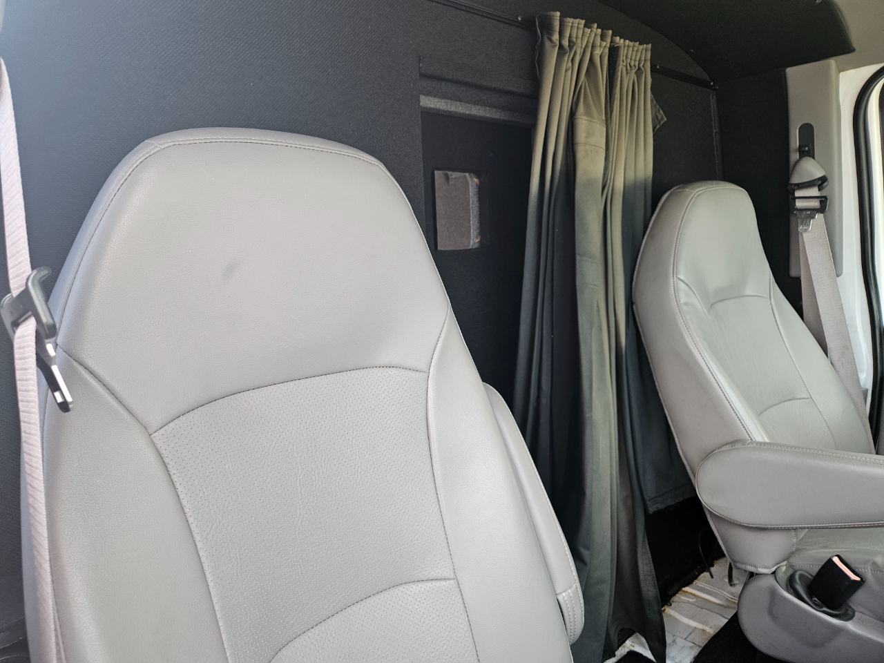 Ford Econoline Cargo E-350 Super Duty Extended 2001