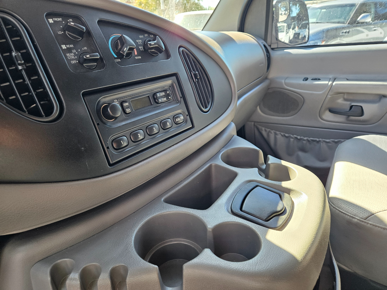 Ford Econoline Cargo E-350 Super Duty Extended 2001