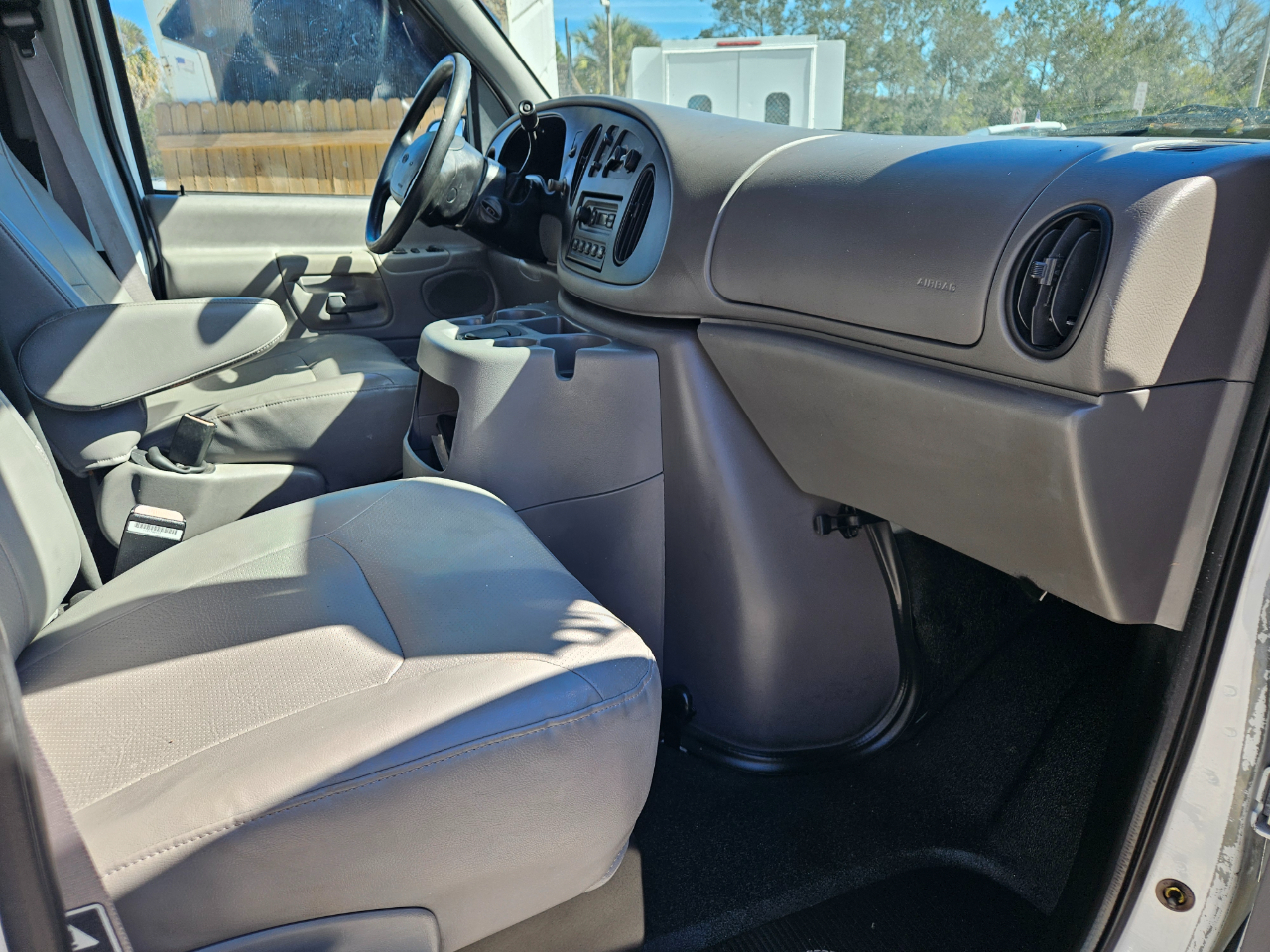 Ford Econoline Cargo E-350 Super Duty Extended 2001