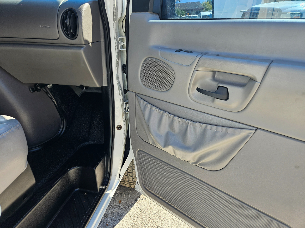 Ford Econoline Cargo E-350 Super Duty Extended 2001