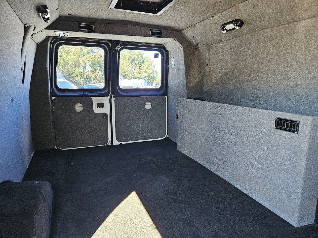 Ford Econoline Cargo E-350 Super Duty Extended 2001