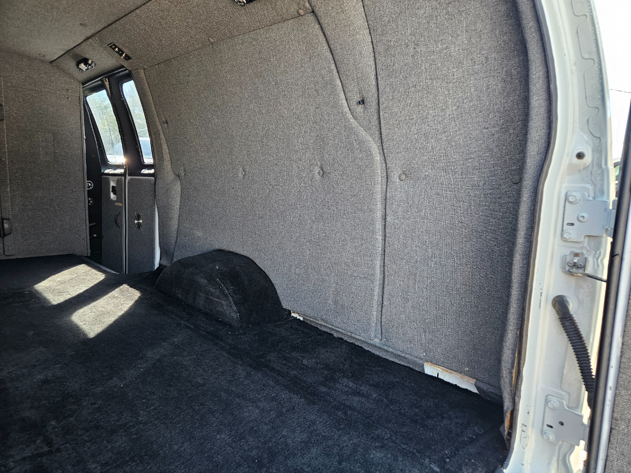 Ford Econoline Cargo E-350 Super Duty Extended 2001