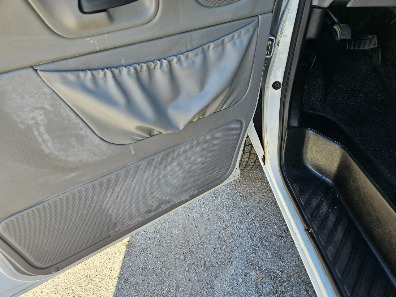 Ford Econoline Cargo E-350 Super Duty Extended 2001