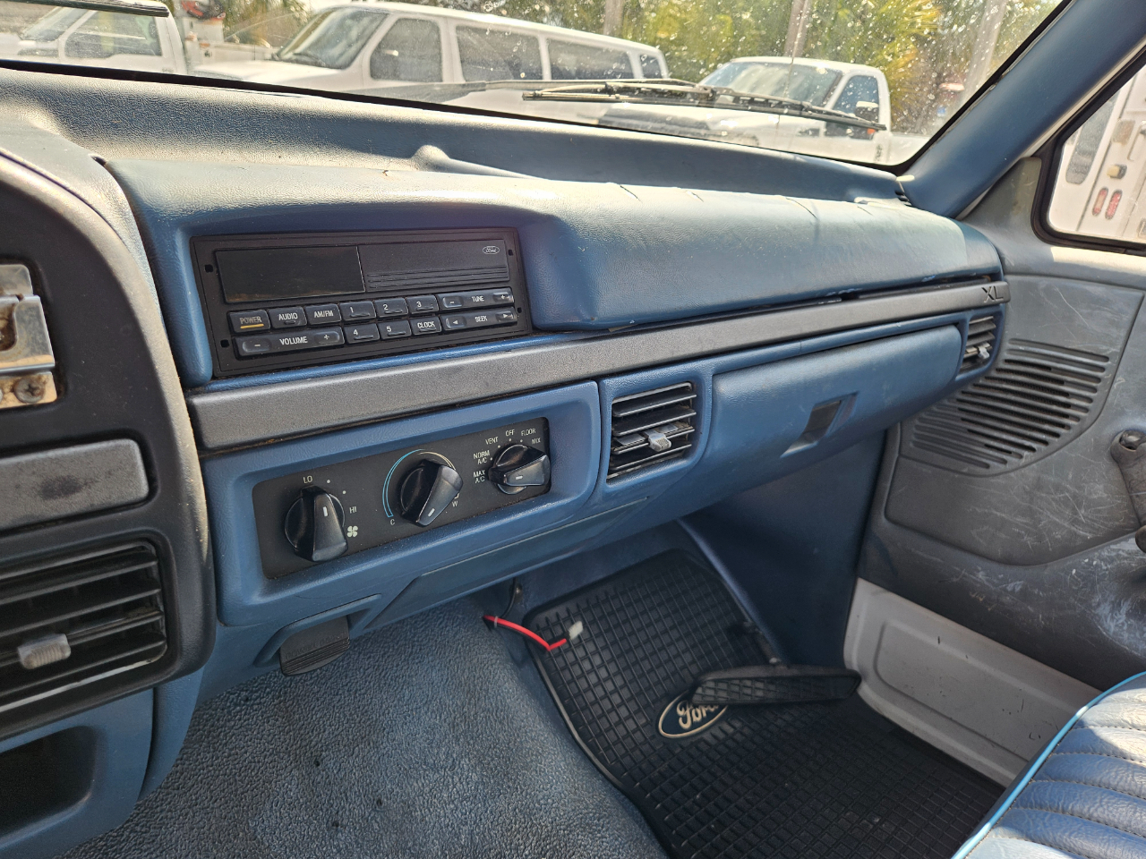 Ford F-150 XL 6.5-ft. Bed 2WD 1995