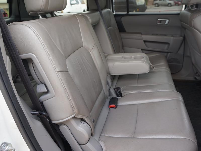 Honda Pilot Touring 4WD 5-Spd AT with DVD 2015