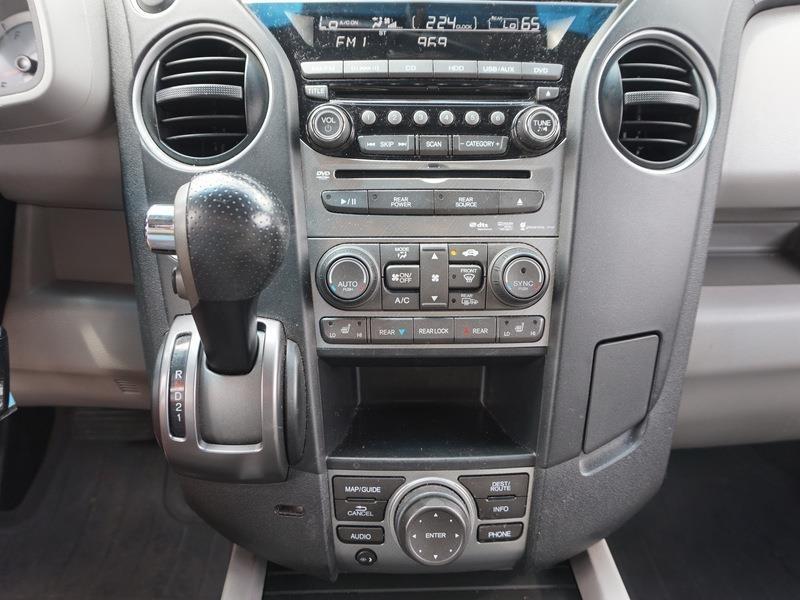 Honda Pilot Touring 4WD 5-Spd AT with DVD 2015